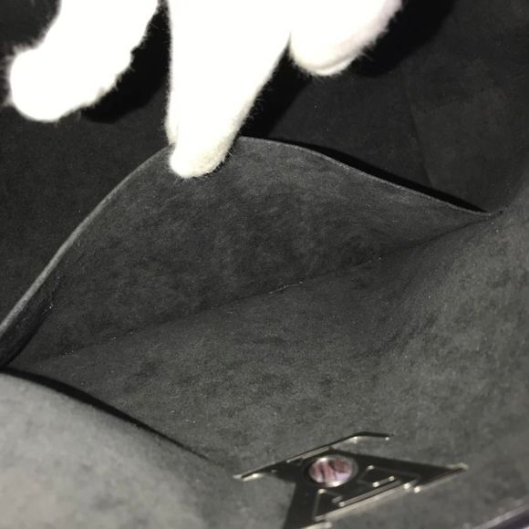 Louis Vuitton Lock Me Hobo Shoulder Bag Black - Picture 7 of 10